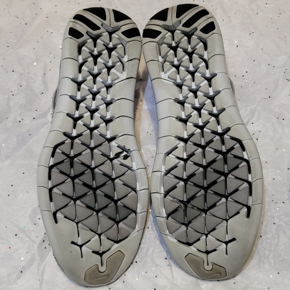 Nike free run motion flyknit size 6.5 - Picture 4 of 8